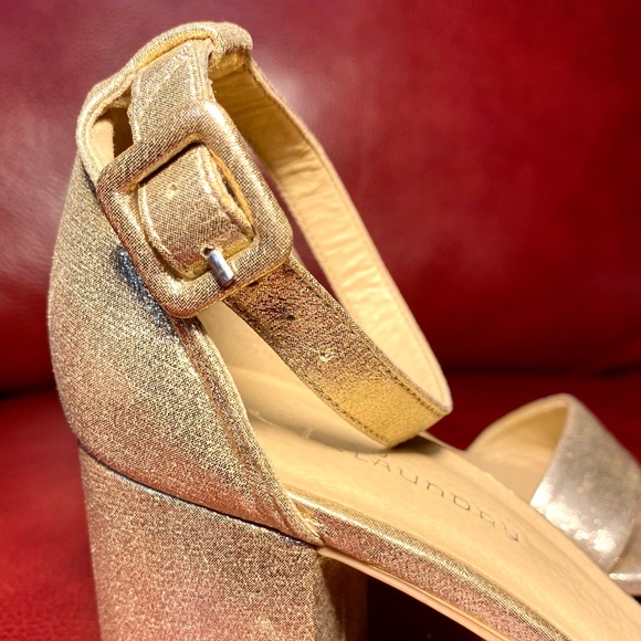 Sandals in silver color CL Laundry Heeled Sandals 3” H - Picture 6 of 9